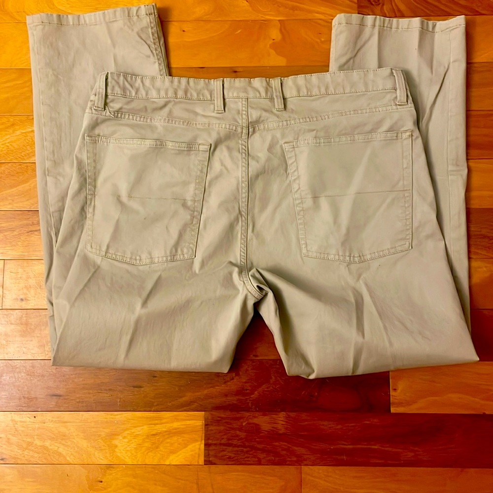 Chaps straight fit straight fit khaki pants. Size 38/30.